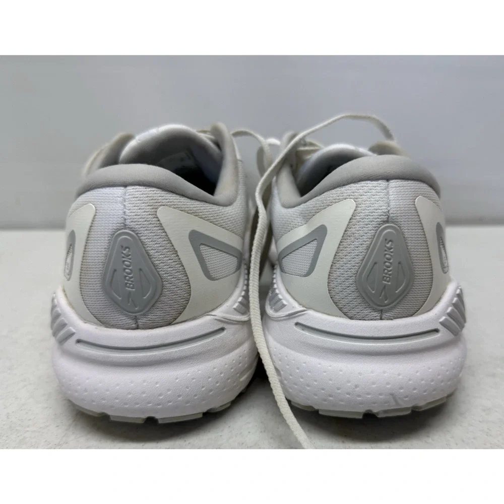 Brooks Adrenaline GTS 23 Running Shoes 1203811B104 Light Gray Womens 8.5 B